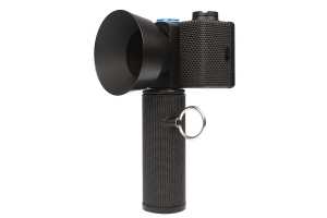 Mechaniczny aparat analogowy Lomography Spinner 360 z widoczną szczeliną migawki