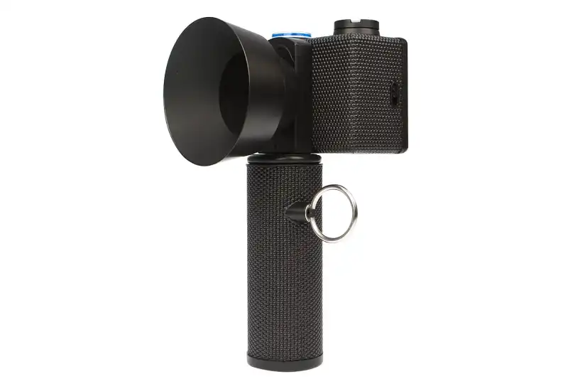 Mechaniczny aparat analogowy Lomography Spinner 360 z widoczną szczeliną migawki