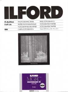 ILFORD MG V Deluxe 20X25( 8X10")/100 szt. perła