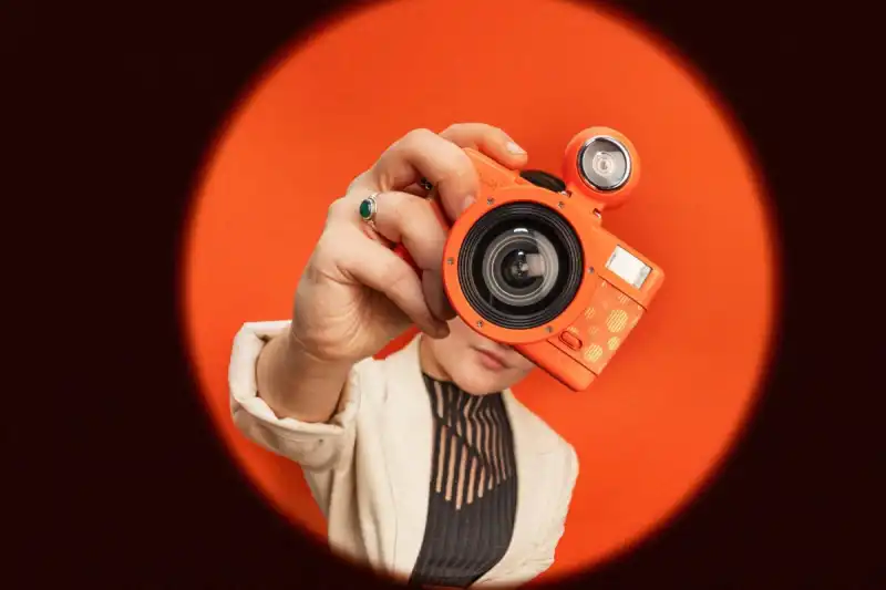fisheye-2__papaya-pop__handheld-camera__horizontal.jpg