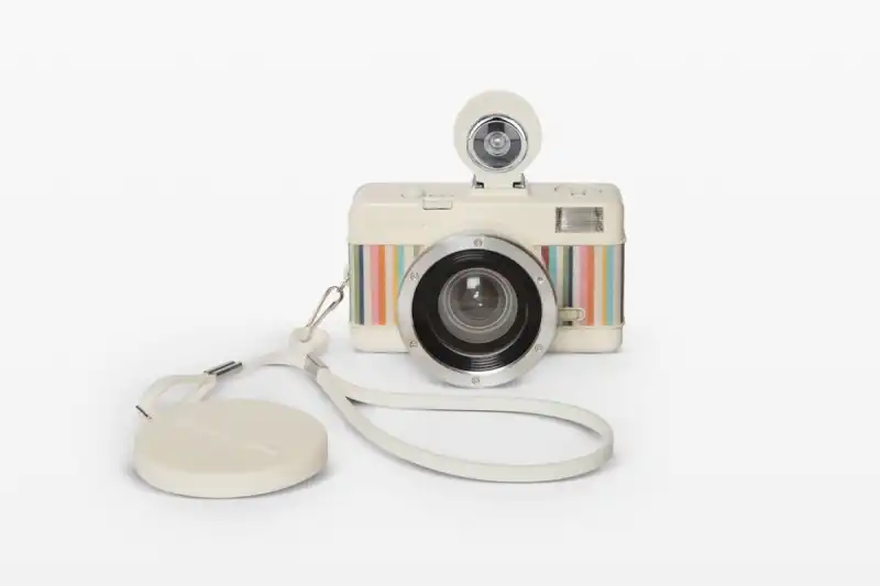 fisheye_no2_beach-front_with-cap_grey.jpg