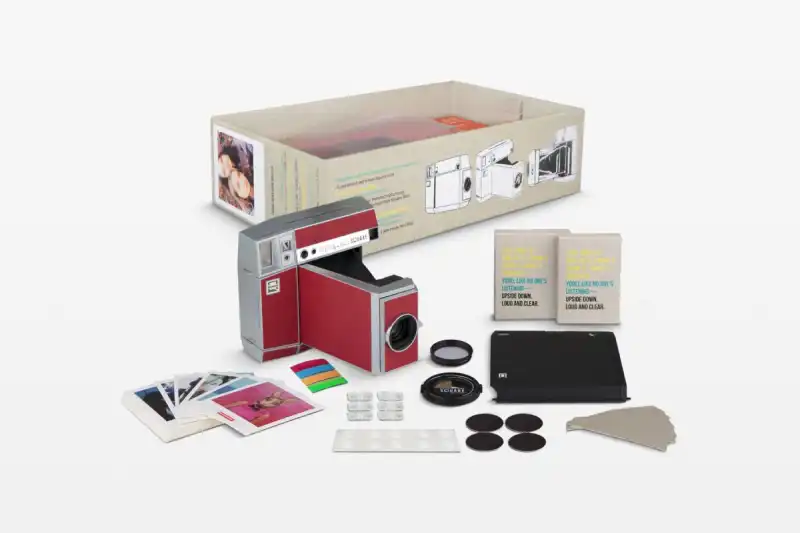 lomo-instant-square_pigalle_box-contents.jpg