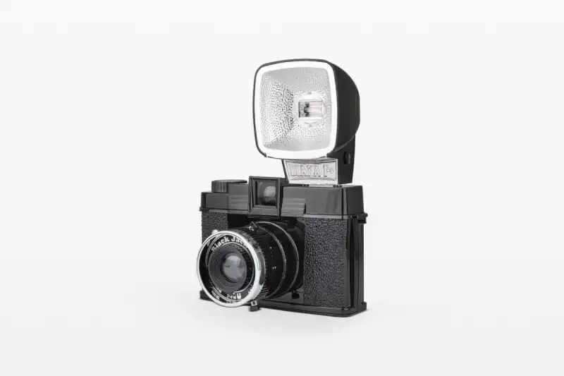 diana-black-jack-f-with-flash_quarter-left_on-grey.jpg