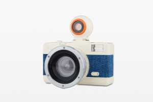 Ultraszerokokątny aparat na kliszę Lomography Fisheye No. 2 Rodeo Denim widok z boku