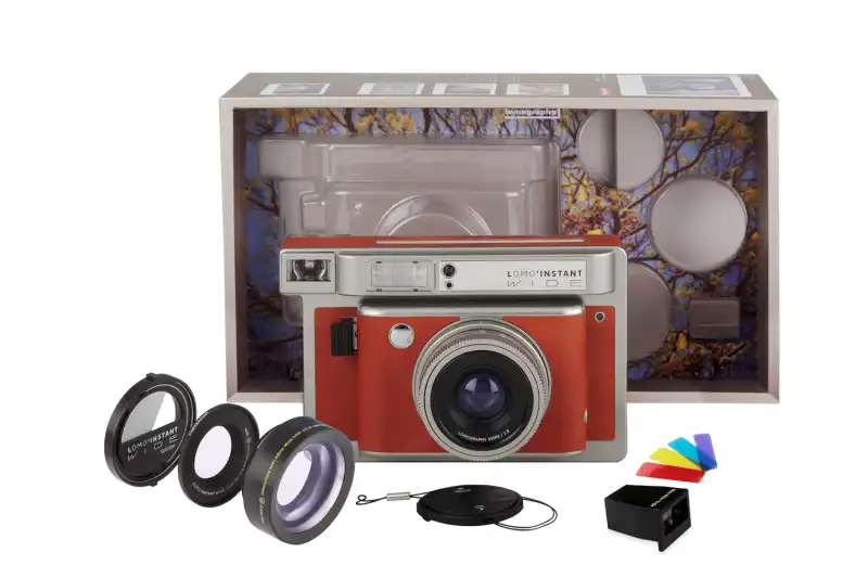 Zawartość opakowania zestawu Lomo'Instant Wide Central Park Edition Combo z akcesoriami.