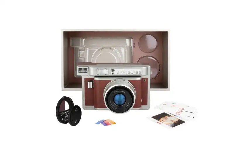Zawartość zestawu i pudełka aparatu Lomo Instant Wide Glass widok z góry