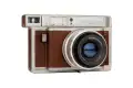 Aparat Lomo Instant Wide Glass ze szklanym obiektywem ujęcie z prawej strony