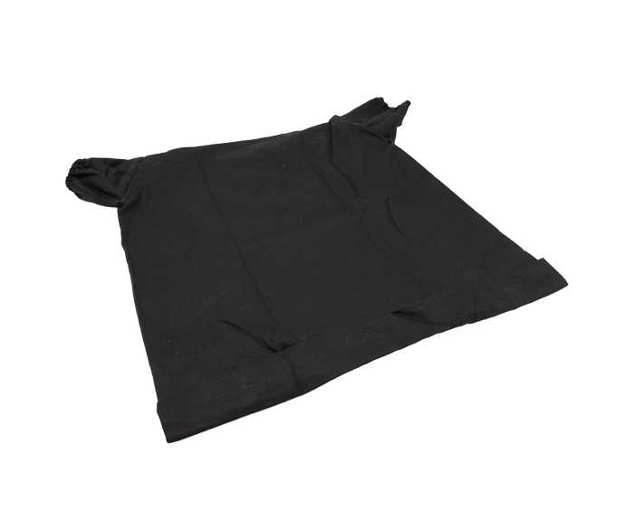 Rękaw ciemniowy Changing Bag 55x60 cm pokazujący wnętrze torby z umieszczonym w środku aparatem średnioformatowym oraz koreksem do wywoływania filmów na jasnym tle.