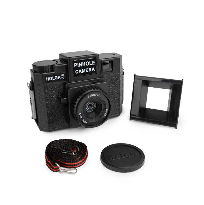 Komplet akcesoriów fabrycznych do aparatu otworkowego Holga 120 PC w tym pasek na ramię i klipy zabezpieczające